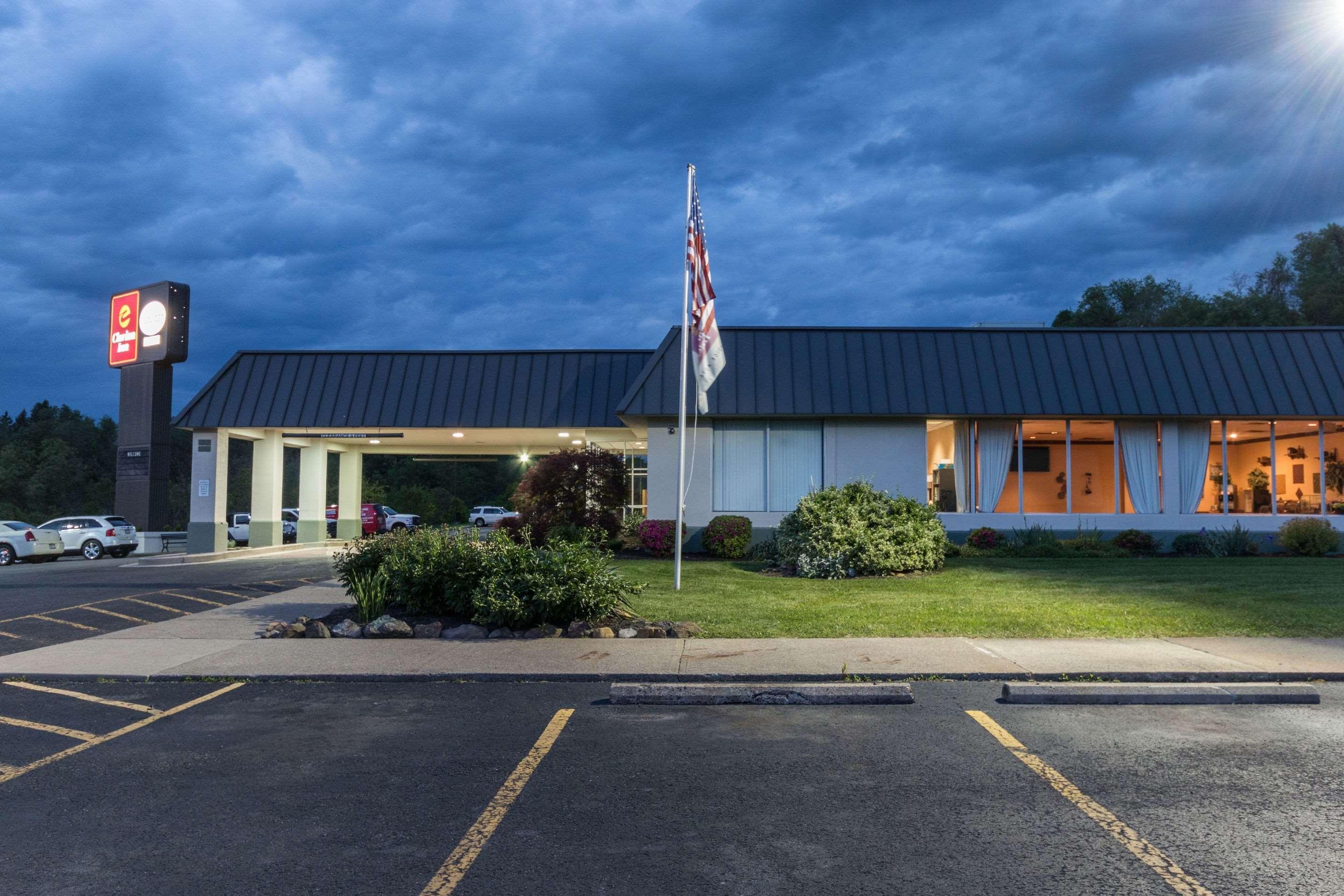 Suburban Extended Stay Hotel Fairmont Exterior foto